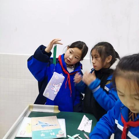 练习使用测力计，抹布，塑料瓶，衣服。。。都能都测出来