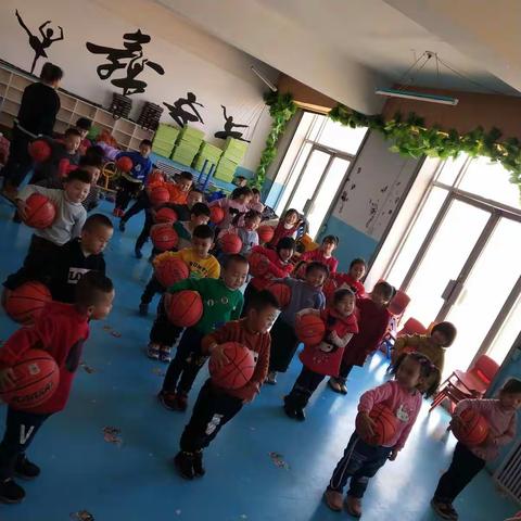 中二班宝贝们的第十五周幼儿园生活记录