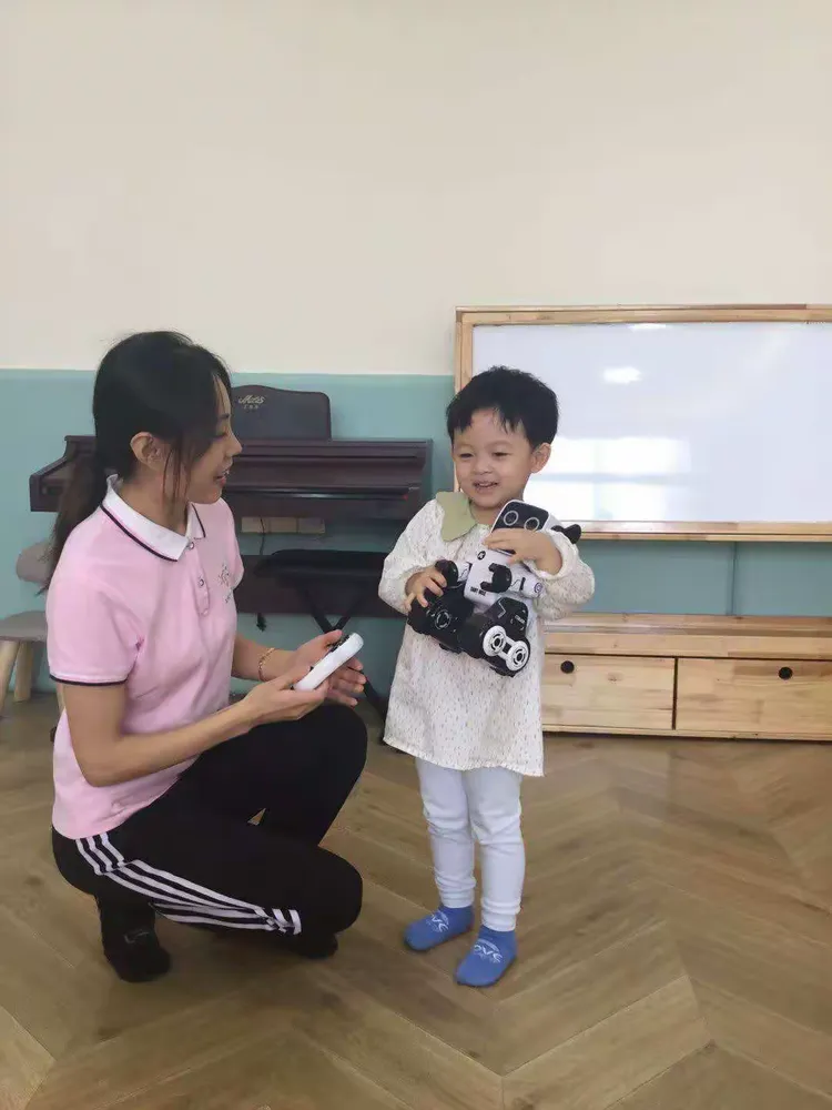 东方爱婴成长记录——薛佳欣