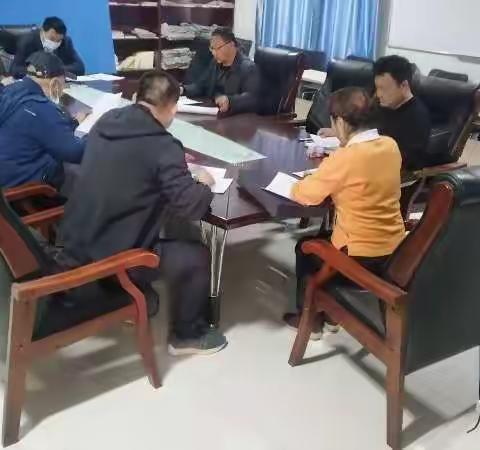 中国人寿鄯善支公司后援鲁克沁赛尔克甫村“访惠聚”工作队筹建物资