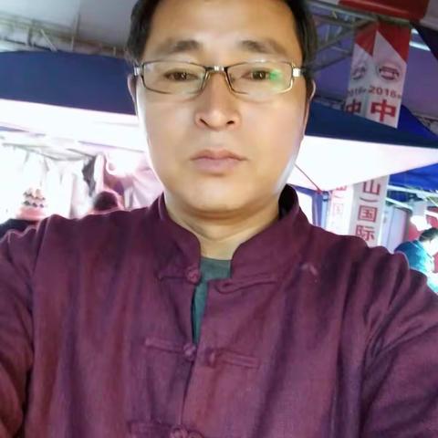 年末岁初，感谢这一年来默默支持我的父母、妻儿；衷心感谢广大根艺、珠宝文玩爱好者的支持和厚爱！