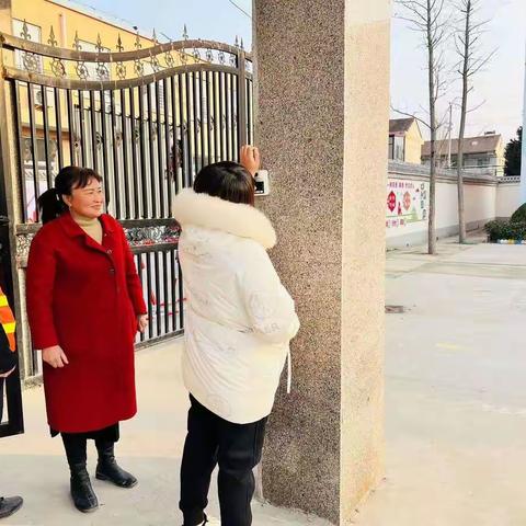 家校双向奔赴，共育“三好少年”——梁庄六小家校共育见面会