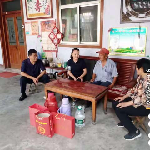 张家洼街道开展中秋节走访慰问活动