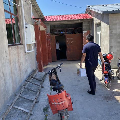 “七一”慰问老干部 党的关怀暖人心