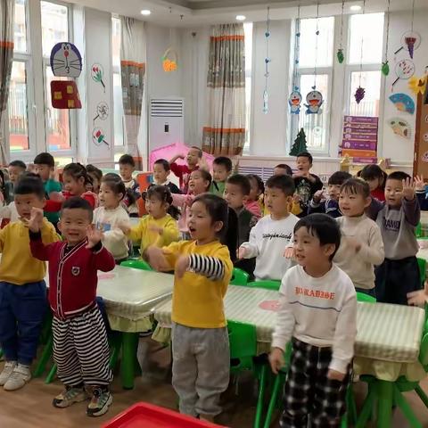 《拥抱春天☀️快乐“童”行👦🏻👧🏻》蔚县第一幼儿园小三班