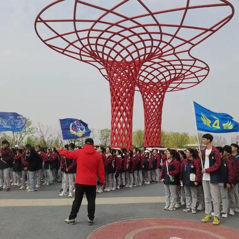 花海春日远足行，云天励志青春路——唐山市第二十三中学高二年级徒步活动纪实