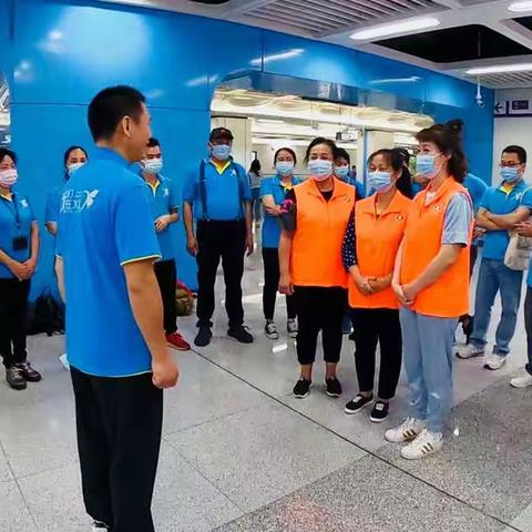 记五.一劳动节深铁义工第七组管理骨干团队巡站慰问
