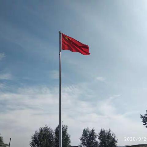 “中”“国”双节至，“颂”“唱”爱国情