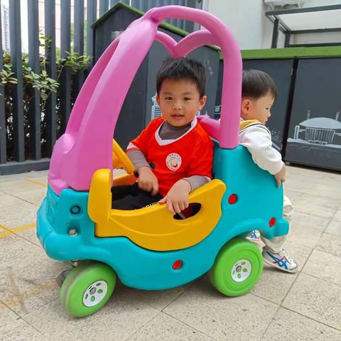 鸣幼小三班，成长妙不可言