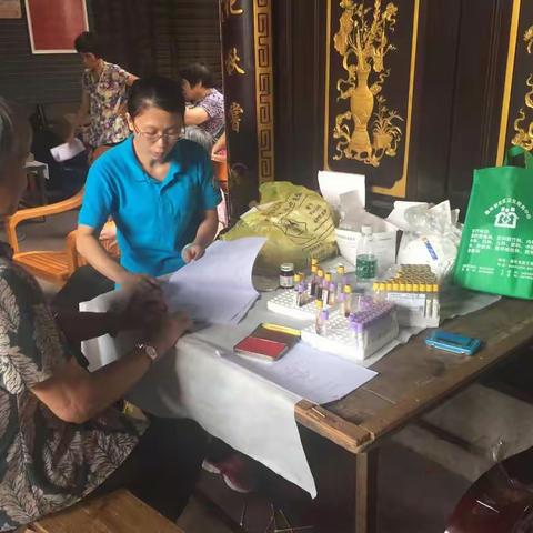 科甲社区联合嘉禾街社区服务中心开展老年人体检活动