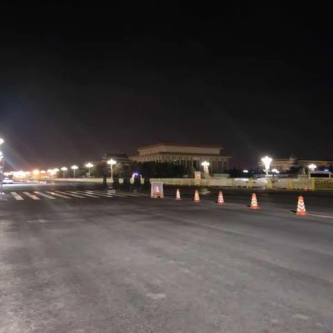 从一环挪到了四环，号称五星级的酒店离地铁站远了点，接下来得换交通方式了