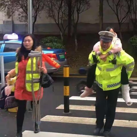 盼盼二小2007班 站岗护学 志愿者执勤活动——为爱撑起保护伞