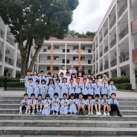 参观小学初体验  幼小衔接促成长 益加益幼儿园大四班