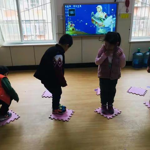 秦都品格幼教中心大一班—趣味过河