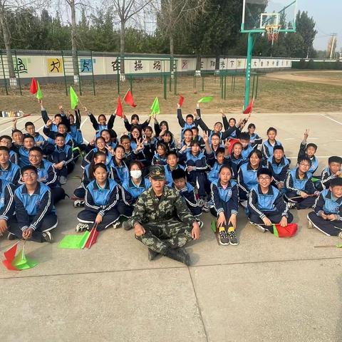 军训军训，最闪亮的青春——方一中七七班军训