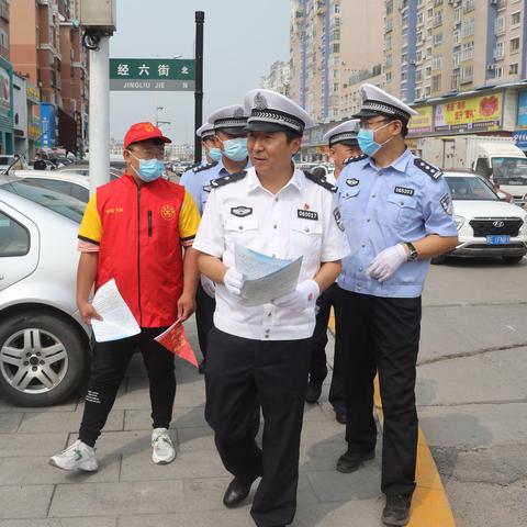 交警支队在全市范围内开展道路交通安全整治提升百日行动宣传劝导日活动