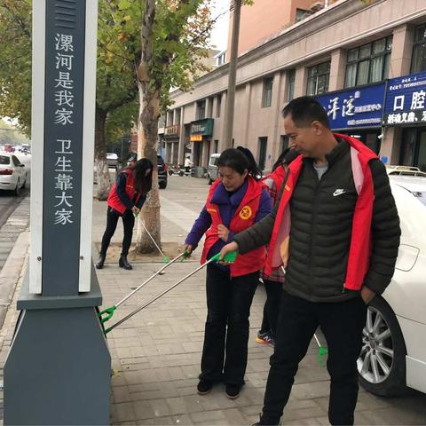 　11月16日下午，区史志档案局常态化开展城市清洁志愿清扫活动。