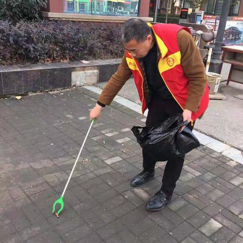 史志档案局开展城市清洁活动