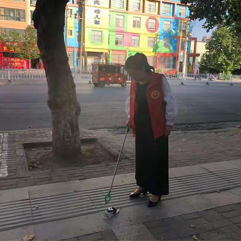 9月28日史志档案局开展志愿者清扫活动