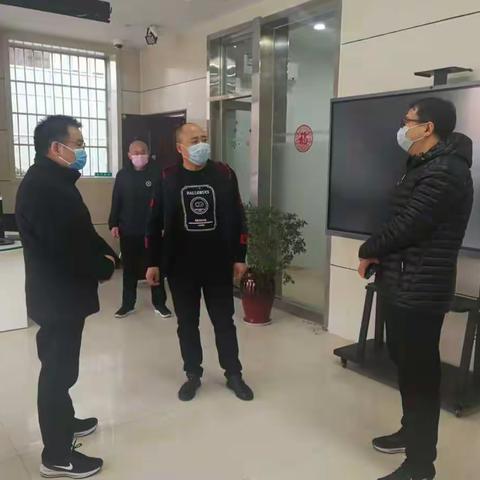 市分行平鸿书记一行前往东城支行现场指导疫情防控工作
