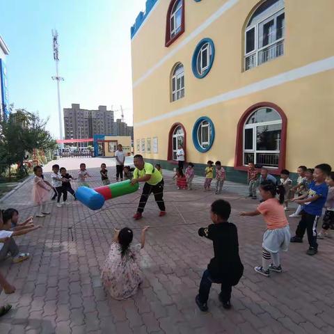 银川市兴庆区新安家园幼儿园大一班体智能课程——捕鱼