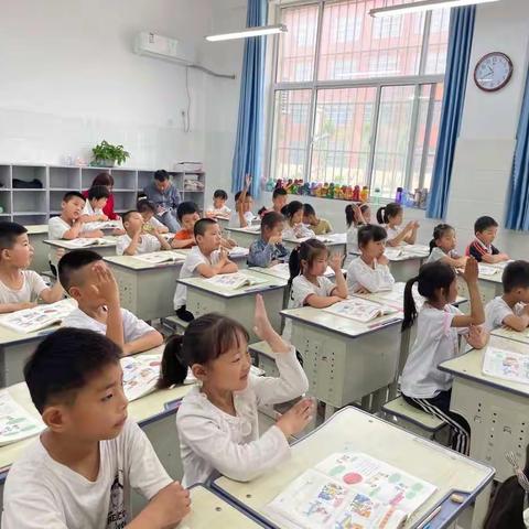 夏日炎炎麦穗黄，风吹麦浪教研忙——记闫寺实验学校数学教研活动