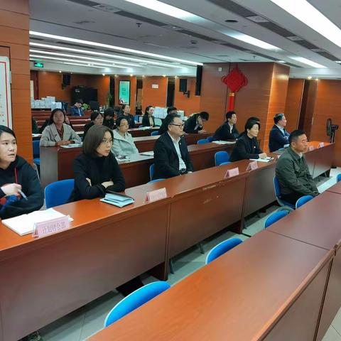 主题教育系列之十一—自贸区分行机关全体党员集中观看《榜样4》专题节目