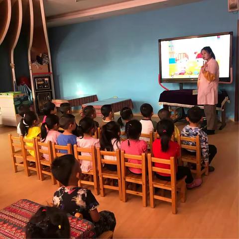 正蓝旗呼斯楞幼儿园苗苗19班一日活动分享