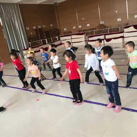 正蓝旗呼斯楞幼儿园萌芽十六班一日活动分享