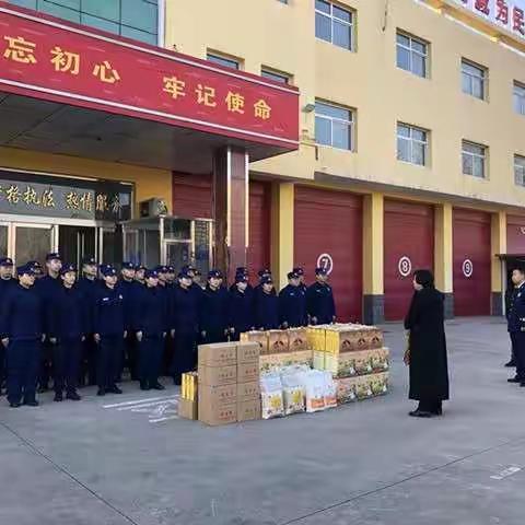 全国拥军模范高英慰问消防大队全体消防指战员