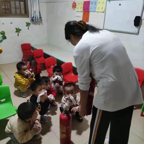 消防👩‍🚒演习，安全“童”行      ——星星亲子园消防演习                    11月9日