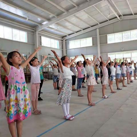 看到孩子们每天都在进步，很高兴！三年级一班全体学生