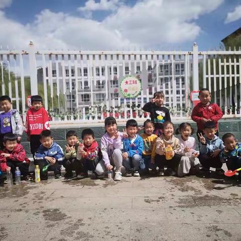 快乐劳动，幸福成长————逸夫幼儿园大三班五一劳动节主题活动