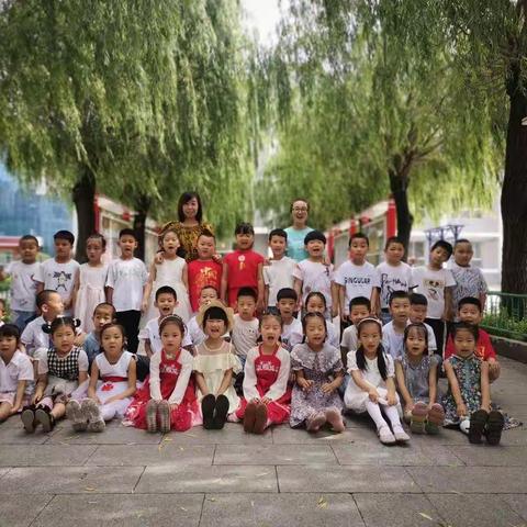 逸夫幼儿园                                        大三2021年毕业季