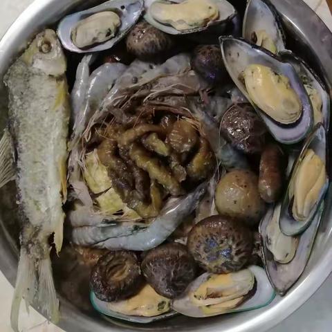 侬缘栈合家欢盆菜现接受预定（敬请提前3天加我微信预定13802936456备注订盆菜）