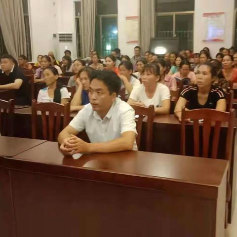 毛道乡组织党员干部收看《德耀中华——第七届全国道德模范颁奖仪式》