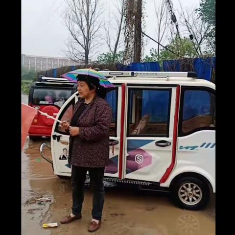 家长执勤，守护安全——四二班家长执勤