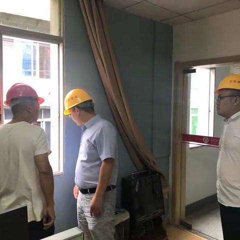 公司副总经理付海华莅临96166客户服务中心办公楼装修工程项目视察指导工作
