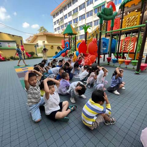 《开学月之安全技能加满⛽️》——-朝阳幼儿园防空演练大二班