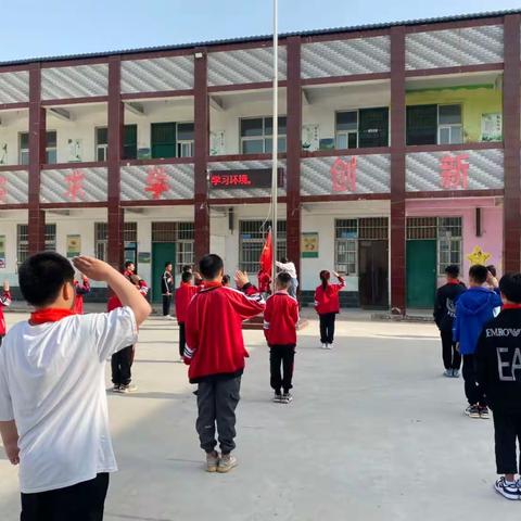 学会感恩，与爱同行—张寨寄宿制小学升旗仪式