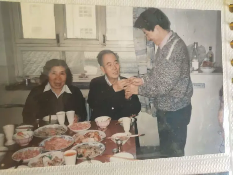 梦回往昔，与已故父亲共进晚餐的奇妙之旅