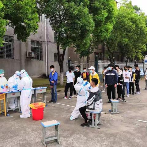 回龙中学九年级学生今日全部接受核酸检测