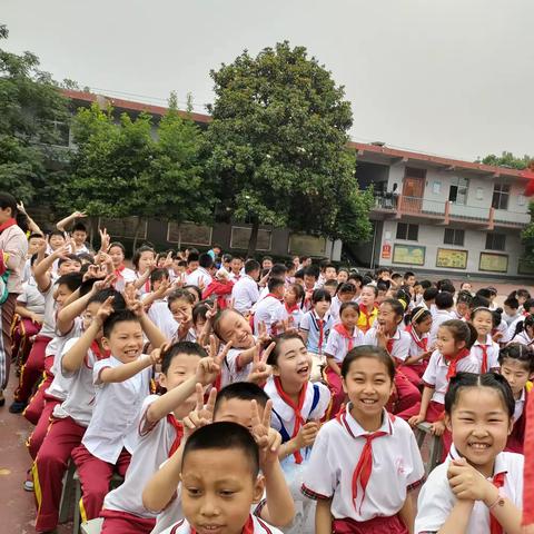 回顾一年的在校生活，有欣喜，也有感动！
