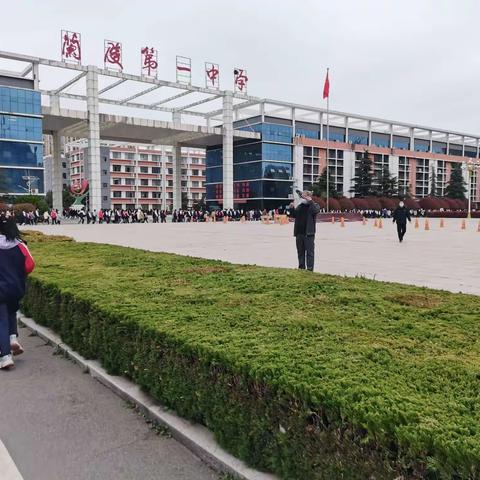 致兰陵一中高三全体师生   高考加油！加油！兰陵一中王洪伟