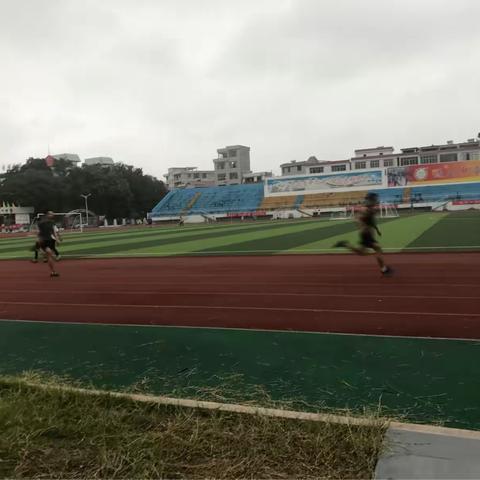 遂中中考体育训练营开班了6月30号-7月四号公开体验课开始了。欢迎家长到遂中田径场报名参观