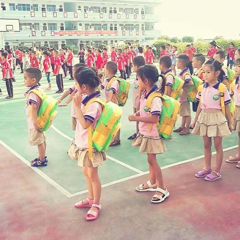 下老乡中心幼儿园——学前教育宣传月《科学做好入学准备》幼小衔接之“参观小学”活动