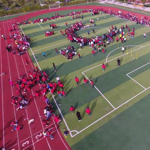 临朐中学附属小学举办校园吉尼斯暨秋季趣味运动会