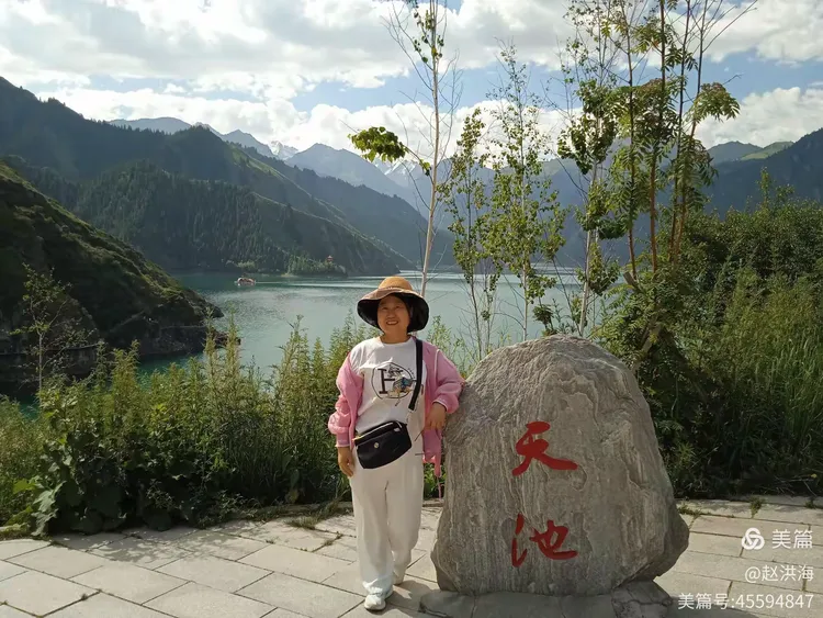 关于6月新疆天山天池游适合的衣服的信息
