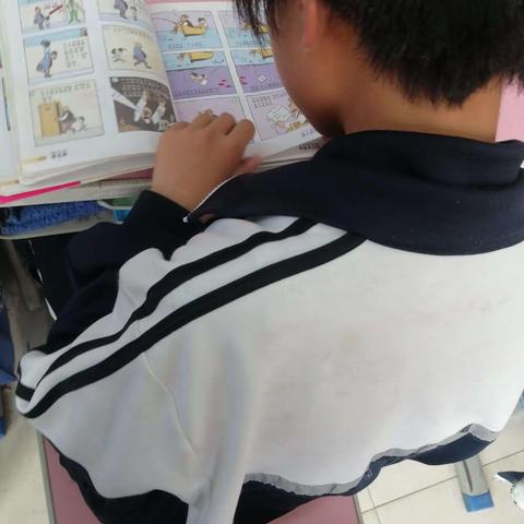 我是新教育学校四年级二班陆慧鑫，我参加了书香家庭评选活动