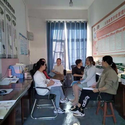 聚集体智慧，让资源共享——兴义市昌文小学综合组教研活动之集体备课